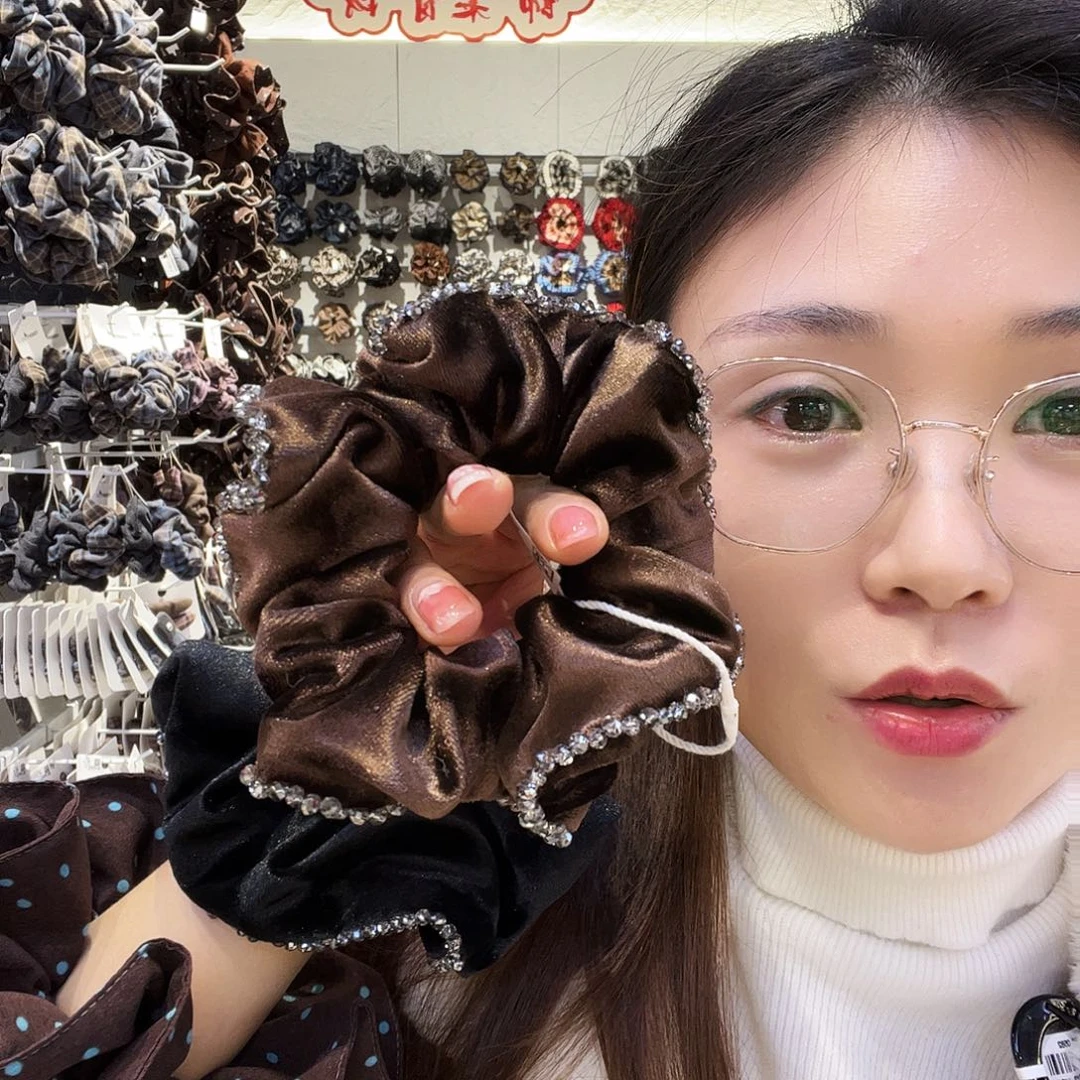 布艺非金属丝绒边钻棕色