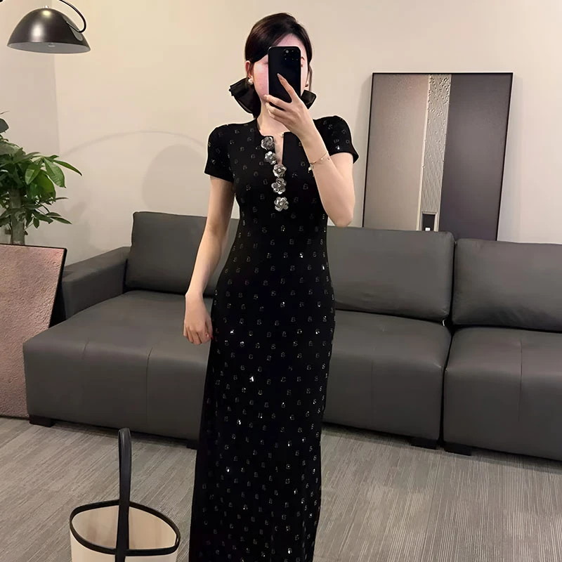 法式轻奢烫钻收腰短袖连衣裙女2025夏季新款修身显瘦气质包臀裙子