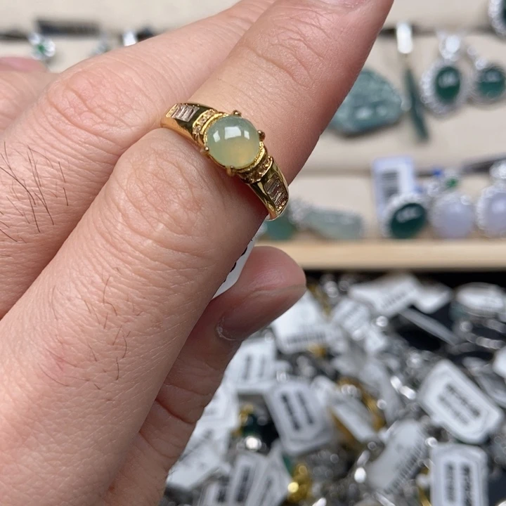 翡翠未镶嵌戒指戒指