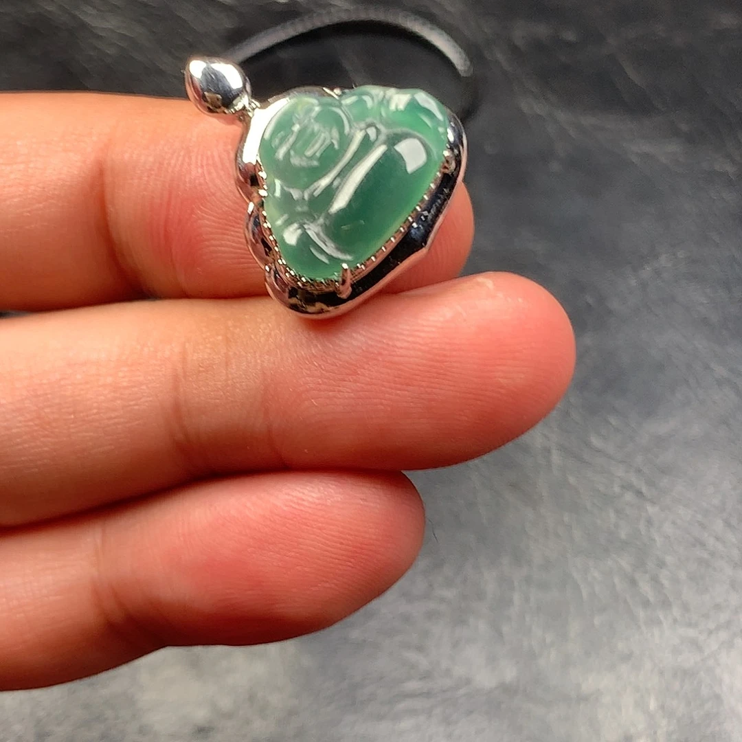 翡翠未镶嵌颈饰小佛公