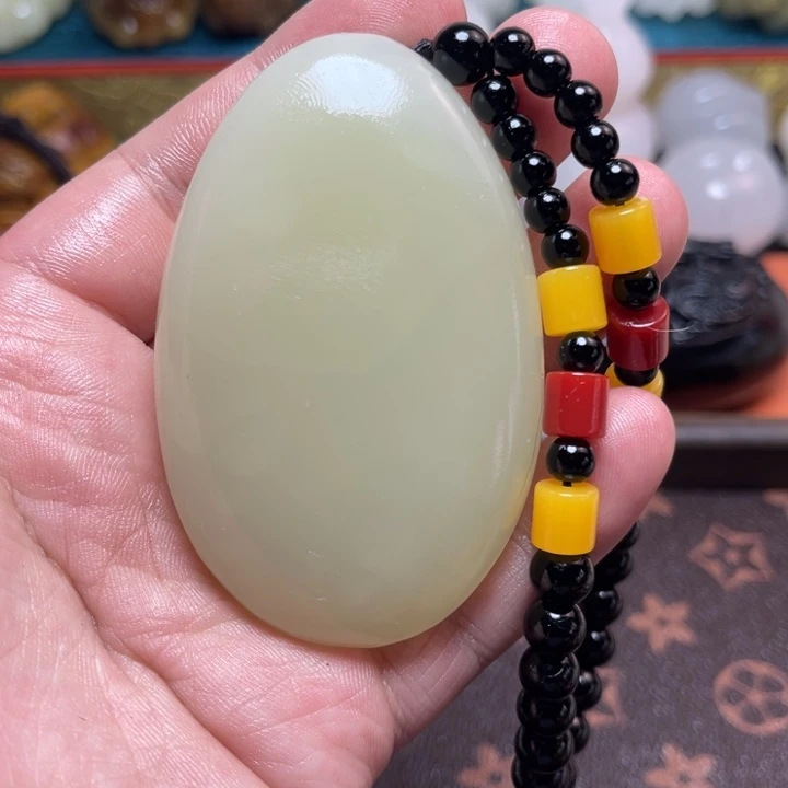 山***销石材天然方解石手把件不退换