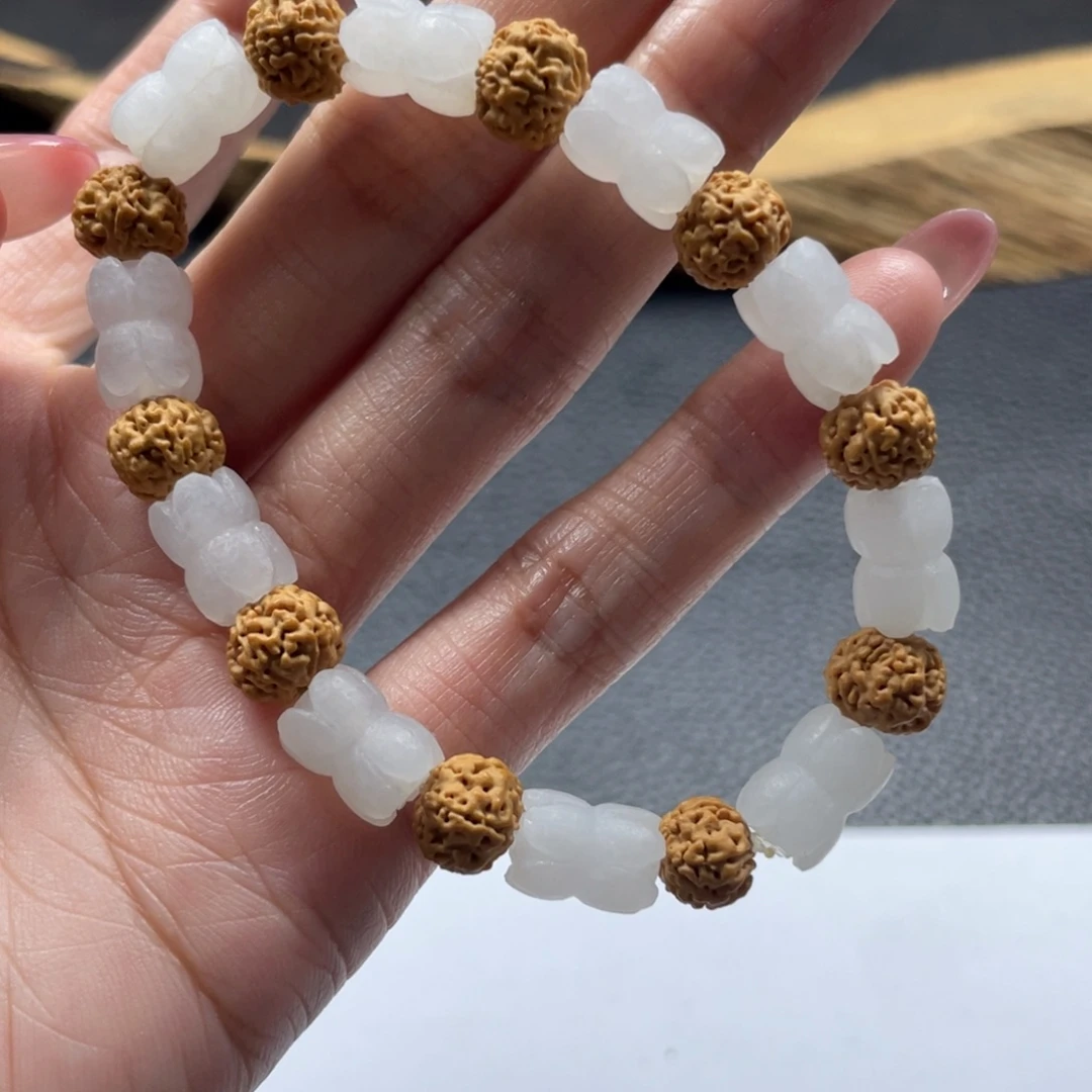 定制翡翠未镶嵌手串