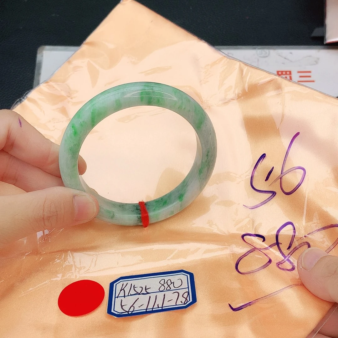 翡翠手镯未镶嵌我