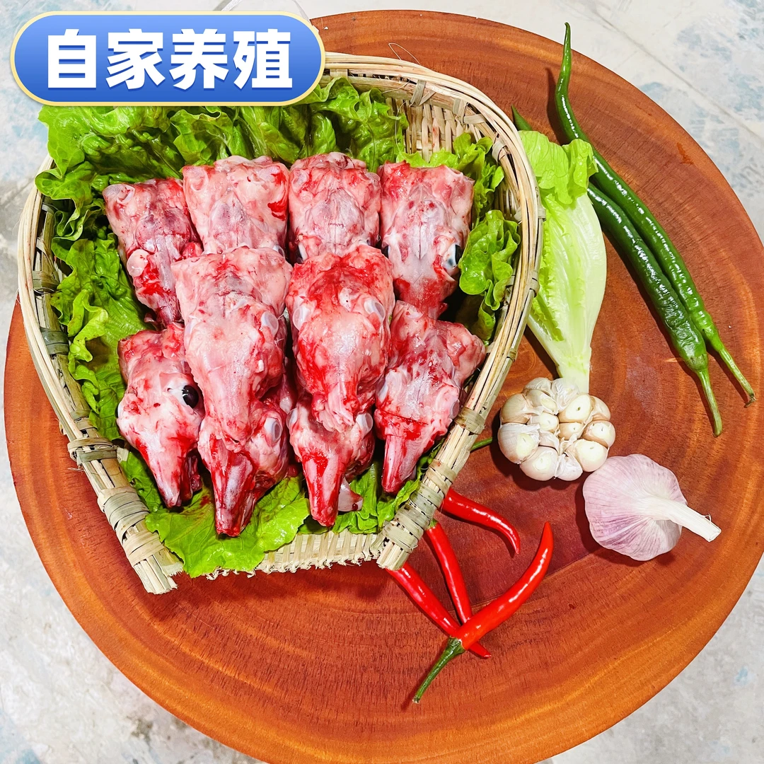直播【呆呆兔】现杀新鲜兔头