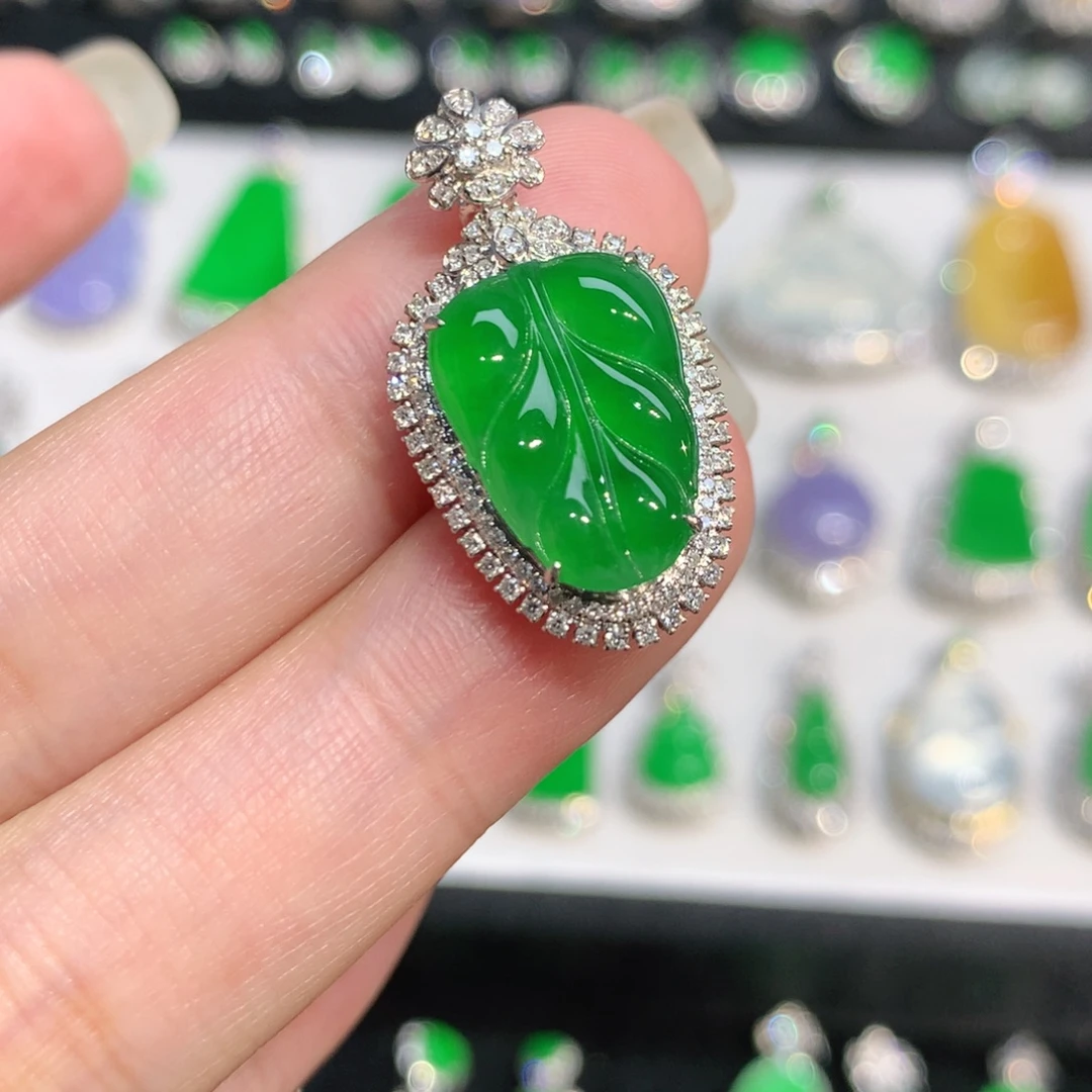 翡翠18K金镶嵌颈饰