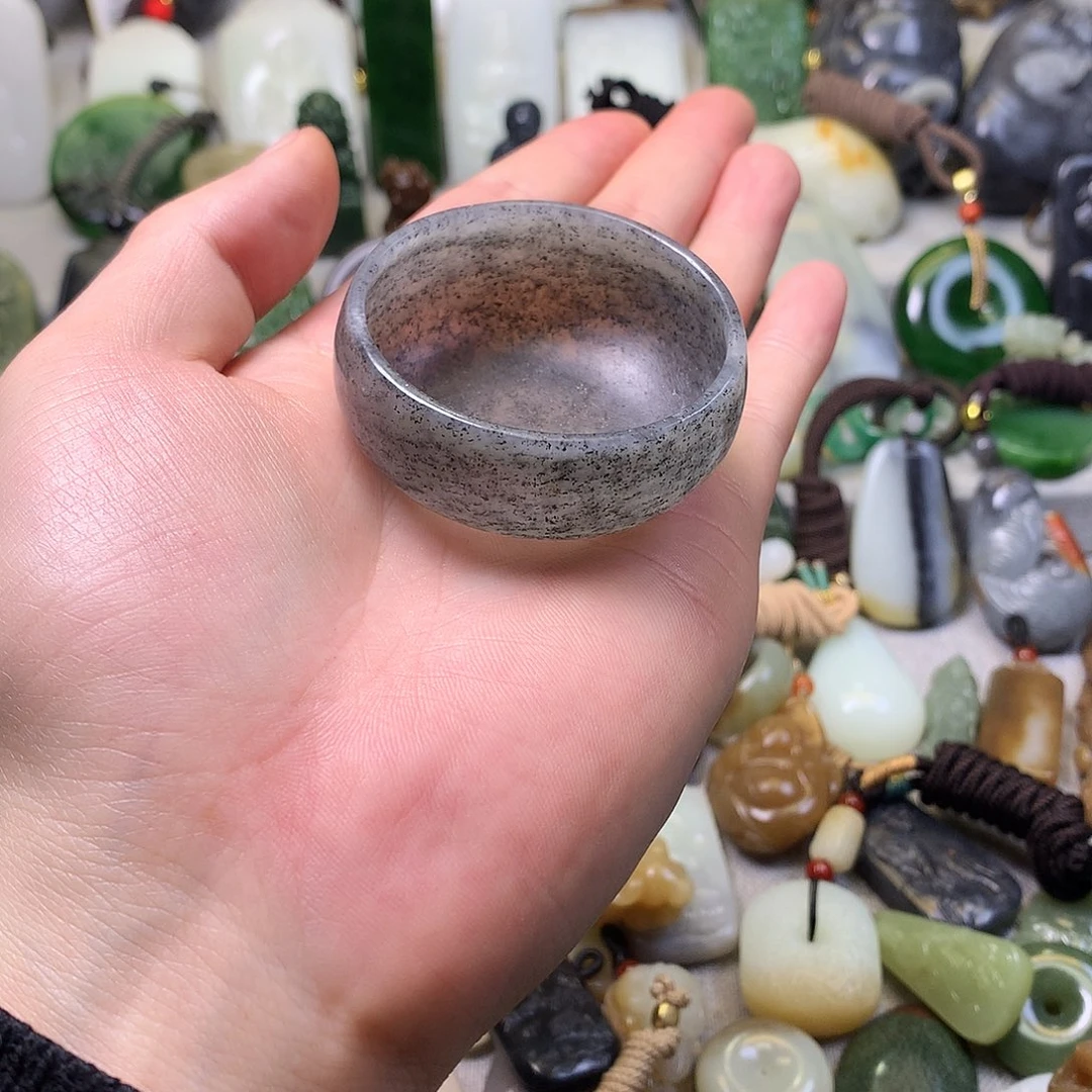 和田玉颈饰未镶嵌喝**茶