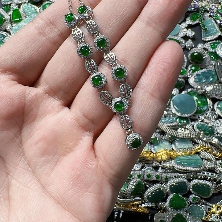 翡翠颈饰未镶嵌天然A货翡翠放漏