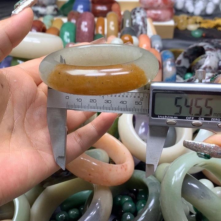 未镶嵌手镯石英质玉
