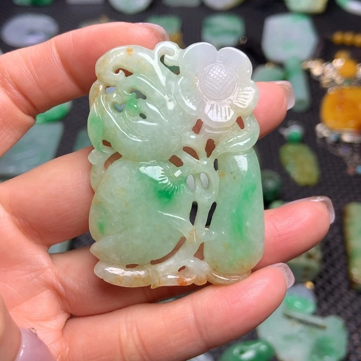 翡翠挂件未镶嵌金*多
