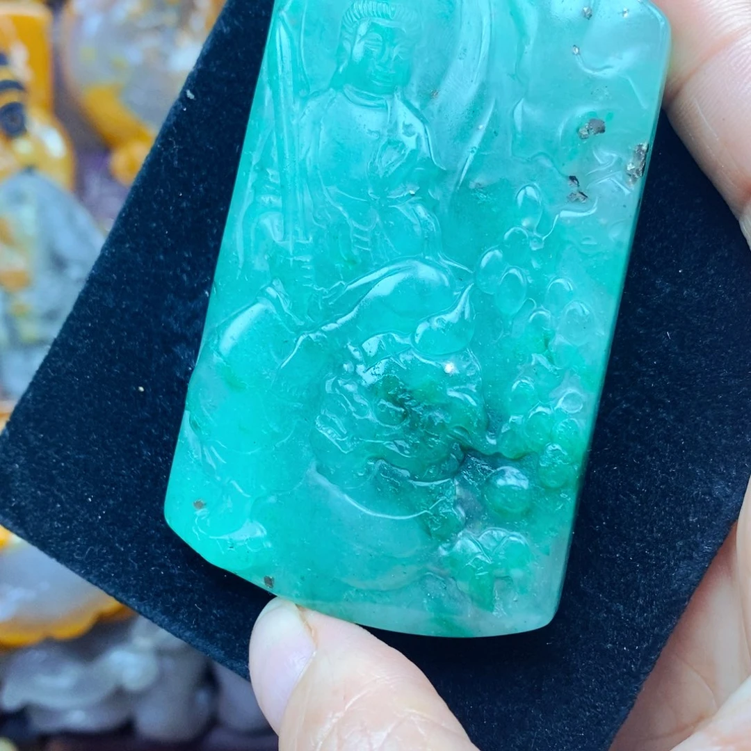 未镶嵌石英质玉（黄龙玉）颈饰