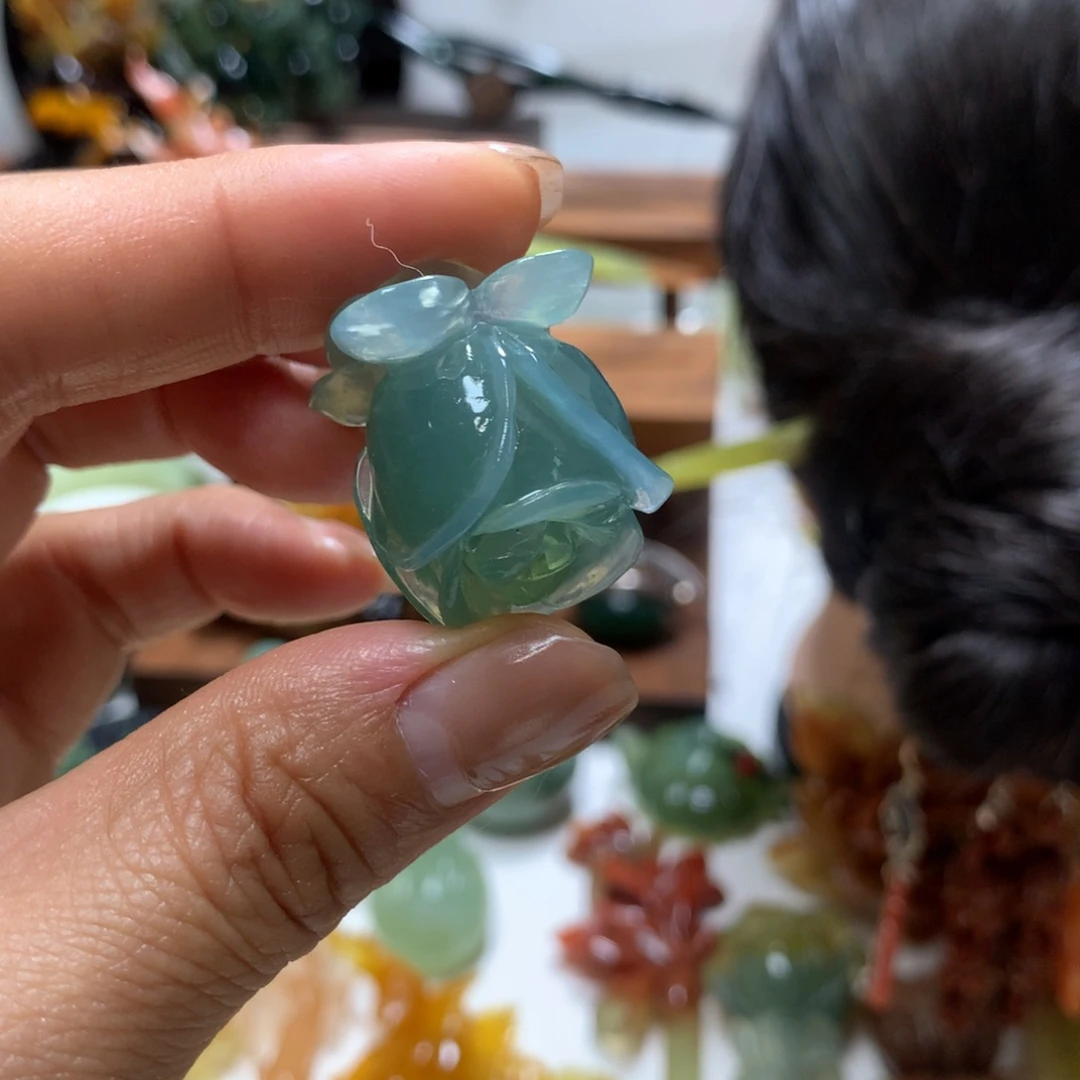 蛇纹石玉未镶嵌颈饰二****。