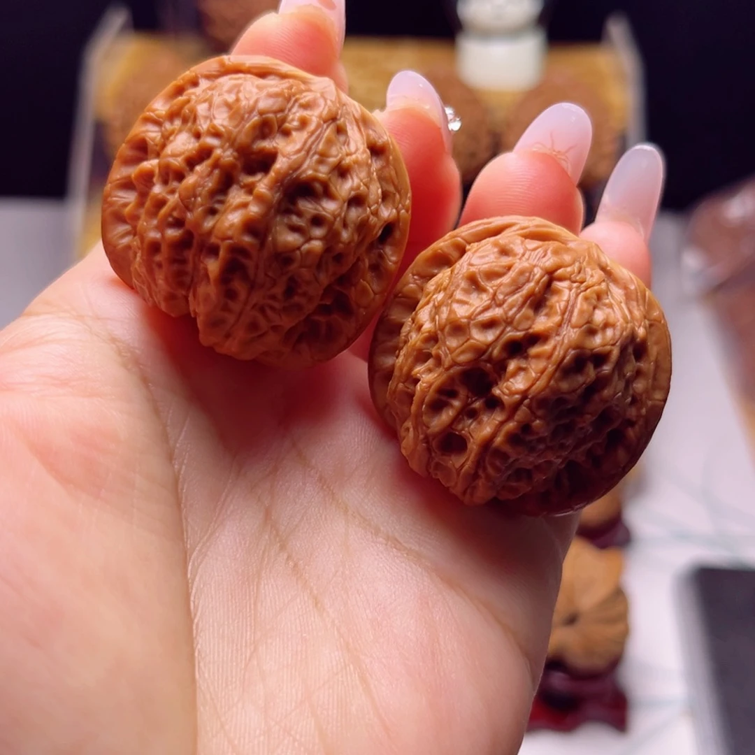 文玩核桃吊坠36尺血麒麟