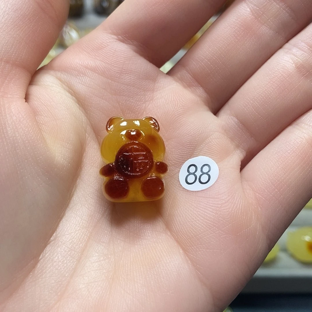 琥珀裸石未镶嵌，