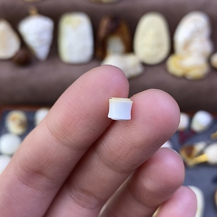 琥珀裸石未镶嵌5瓷白线束a45