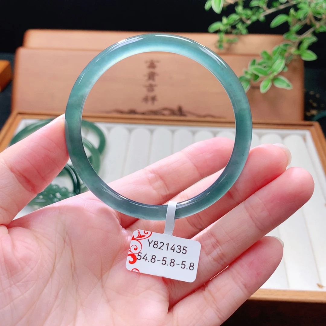 翡翠未镶嵌手镯（圆镯）
