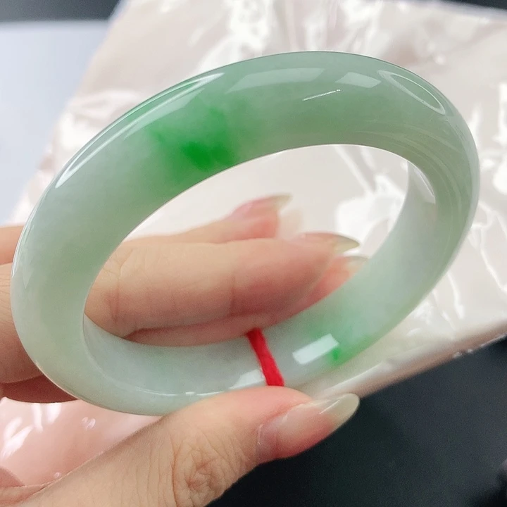 未镶嵌手镯翡翠，820