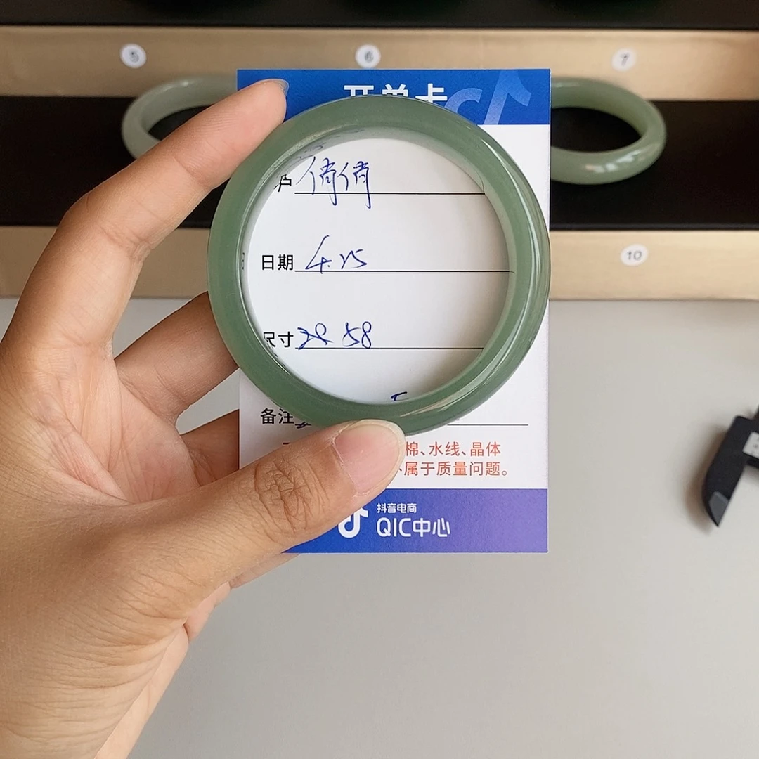 石英质玉手镯未镶嵌俏*呀