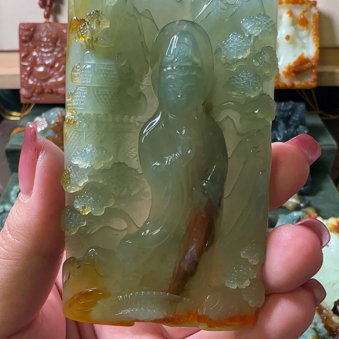 岫玉未镶嵌颈饰观音