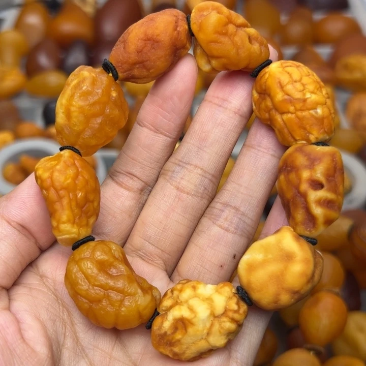 琥珀未镶嵌颈饰天然蜜蜡
