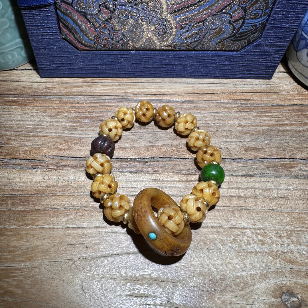 小怡推荐-藏区镂空驼骨手串  0072