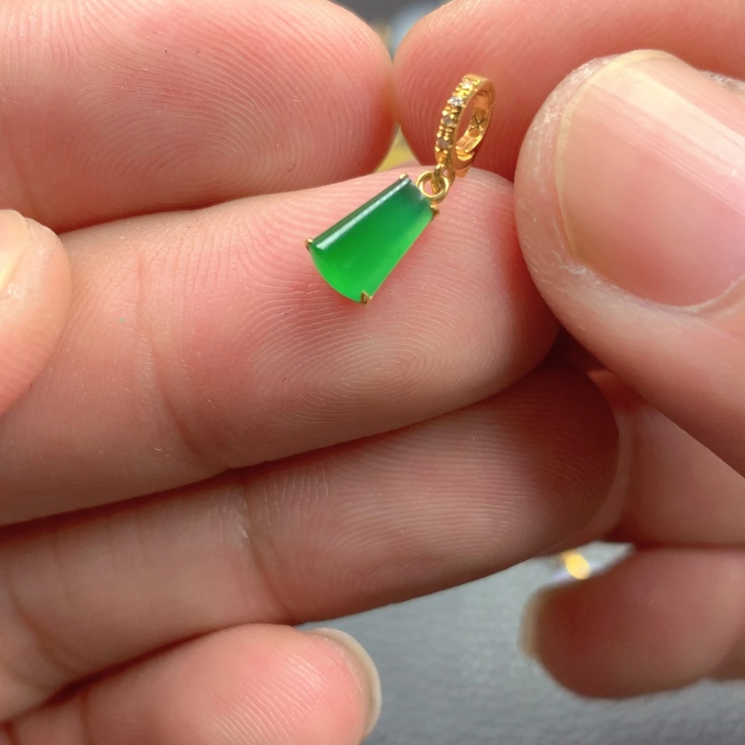 【闪购商品】颈饰18K金镶嵌翡翠翡翠