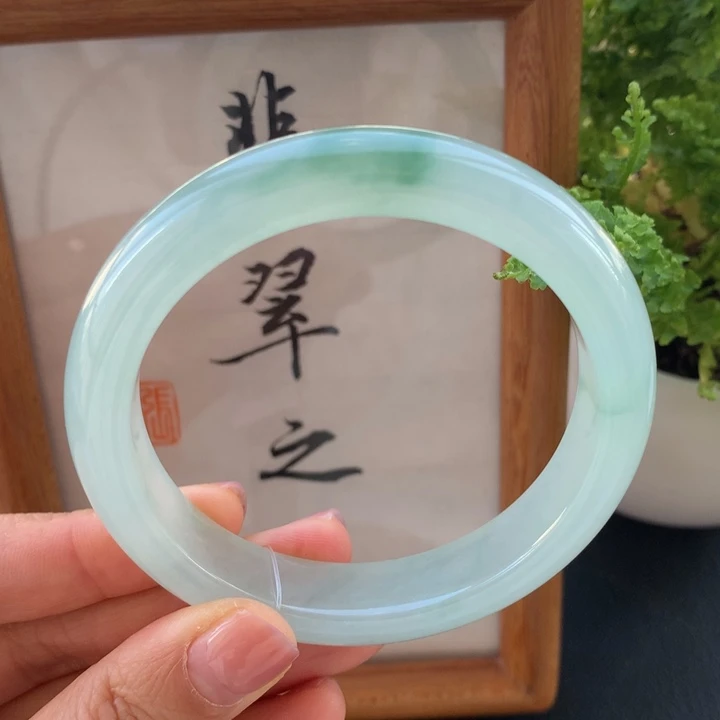 翡翠手镯未镶嵌翡翠手镯57