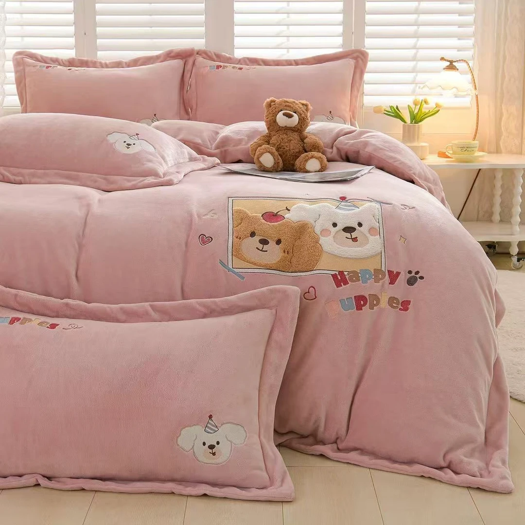 可爱联盟系列小熊贴布绣牛奶绒四件套-粉