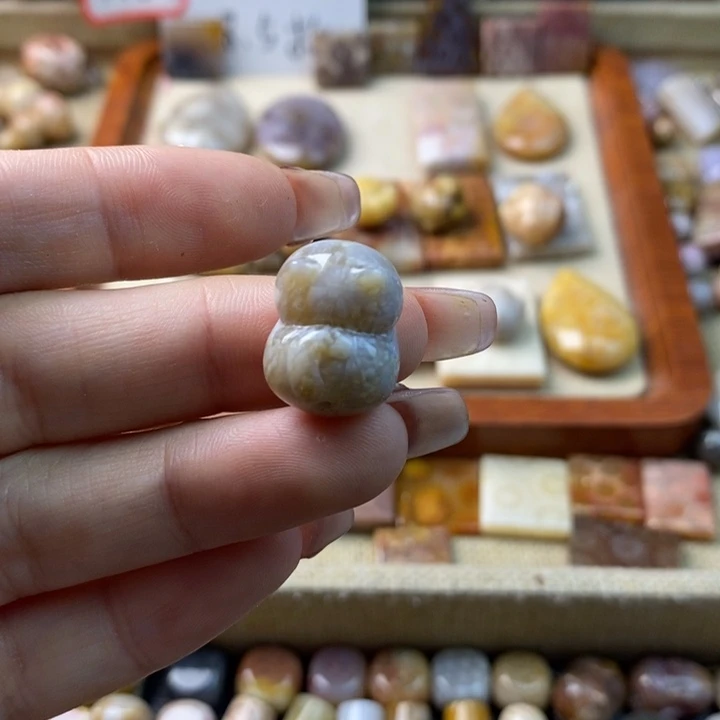 颈饰合金石英岩玉