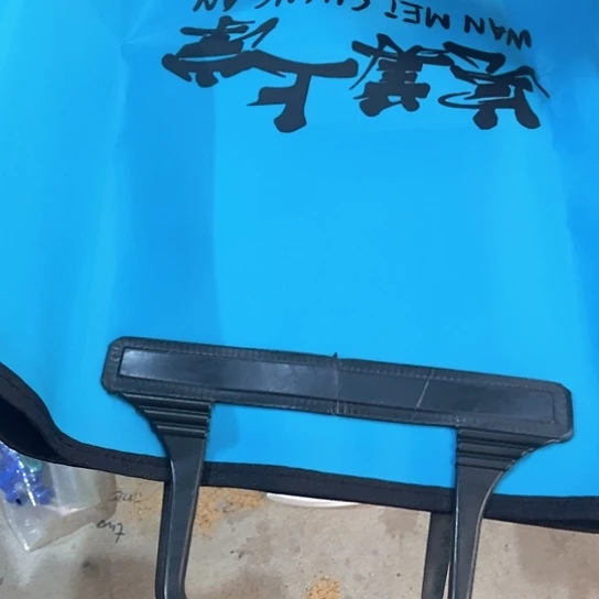 完美上岸鱼护袋一个。