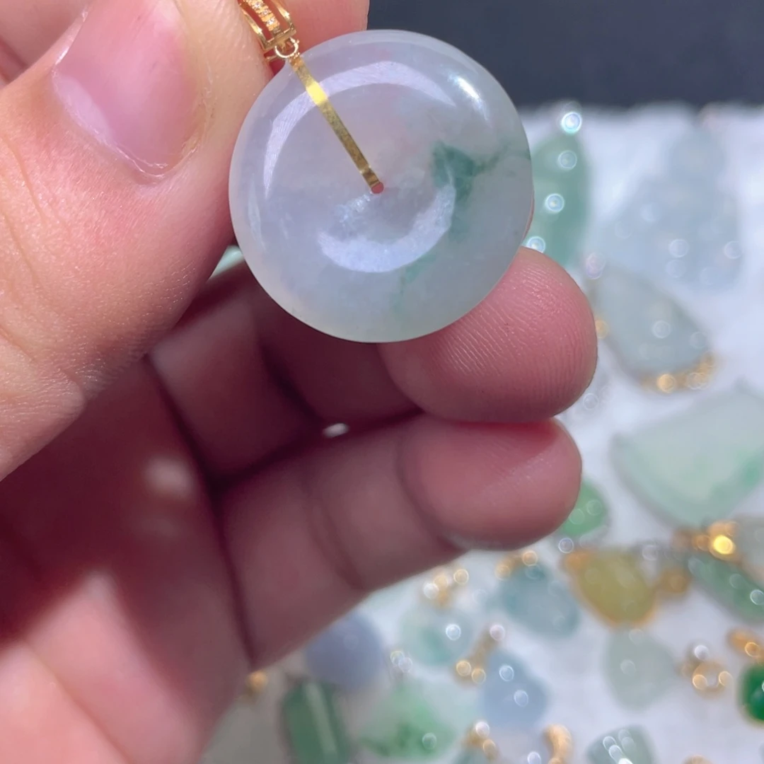 颈饰18K金镶嵌翡翠