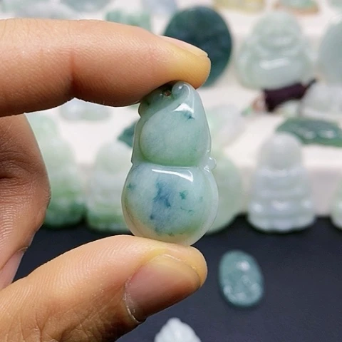 翡翠颈饰未镶嵌吊坠