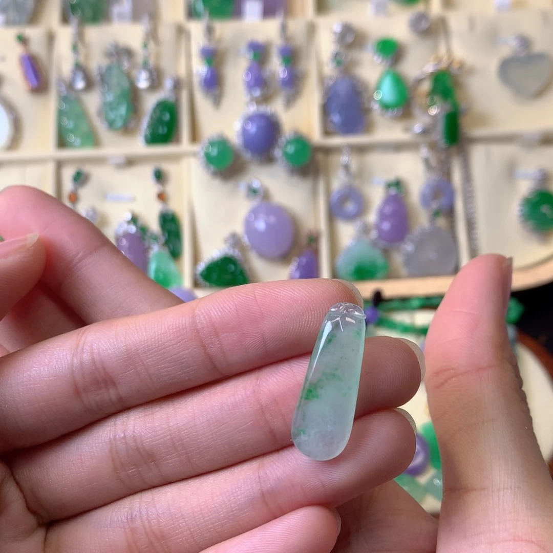 翡翠颈饰未镶嵌裸石