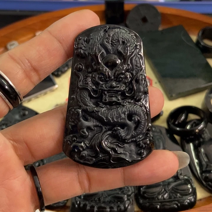 翡翠颈饰未镶嵌墨翠龙