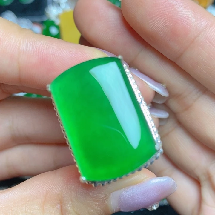 翡翠挂件未镶嵌马鞍