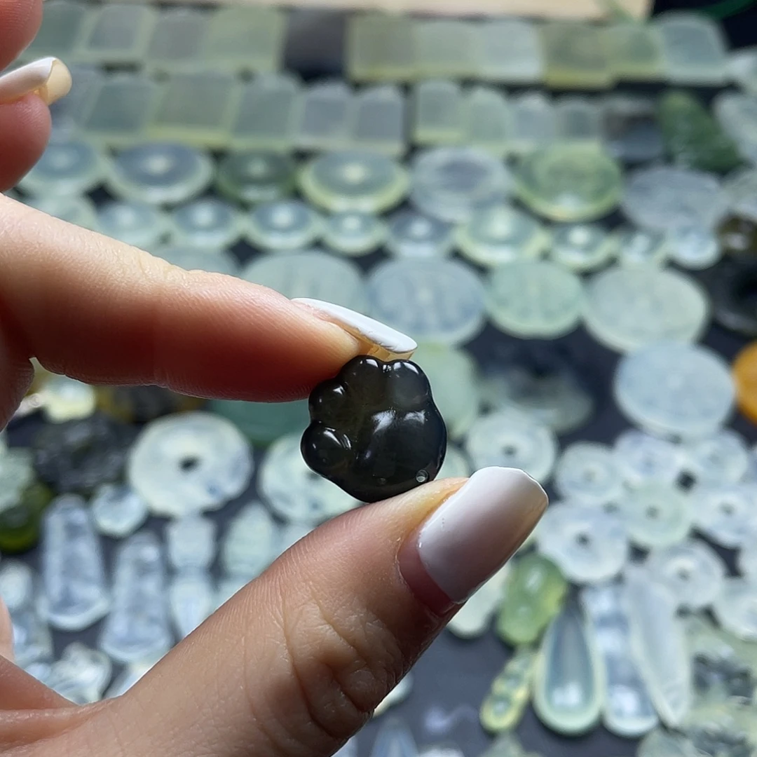 岫玉未镶嵌项圈猫爪