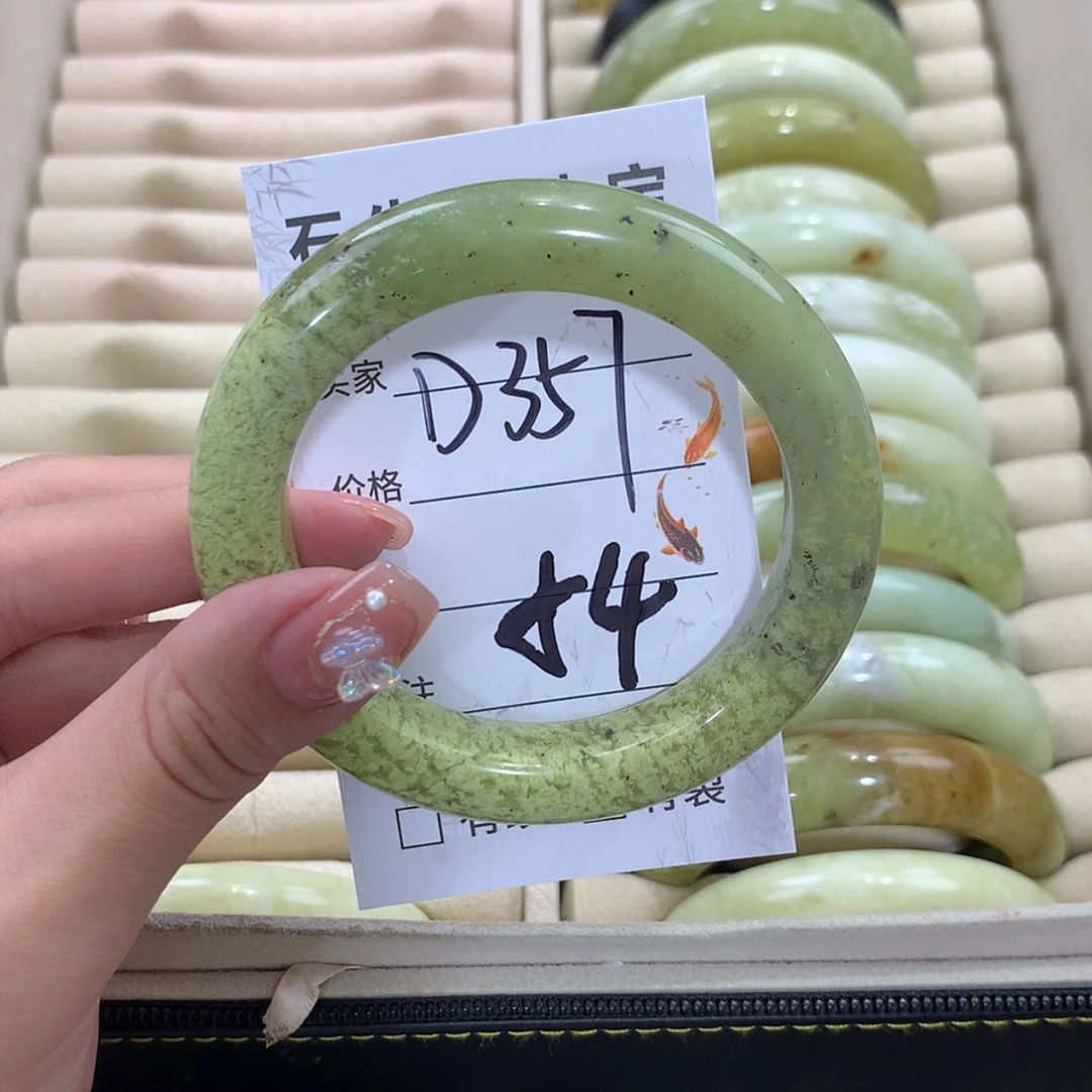 【闪购商品】未镶嵌蛇纹石玉手镯