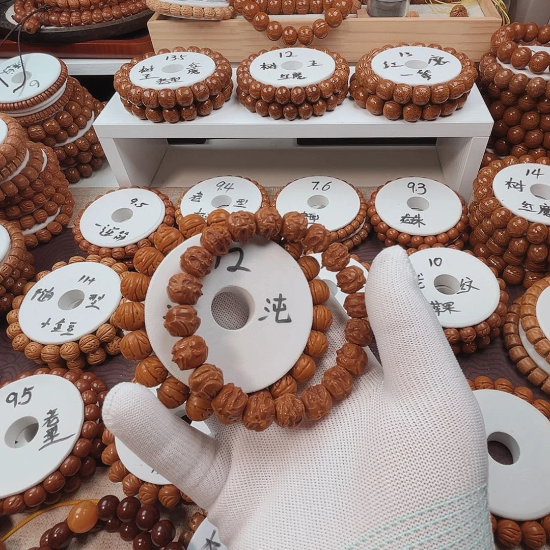 那***人手串桃核桃核手串