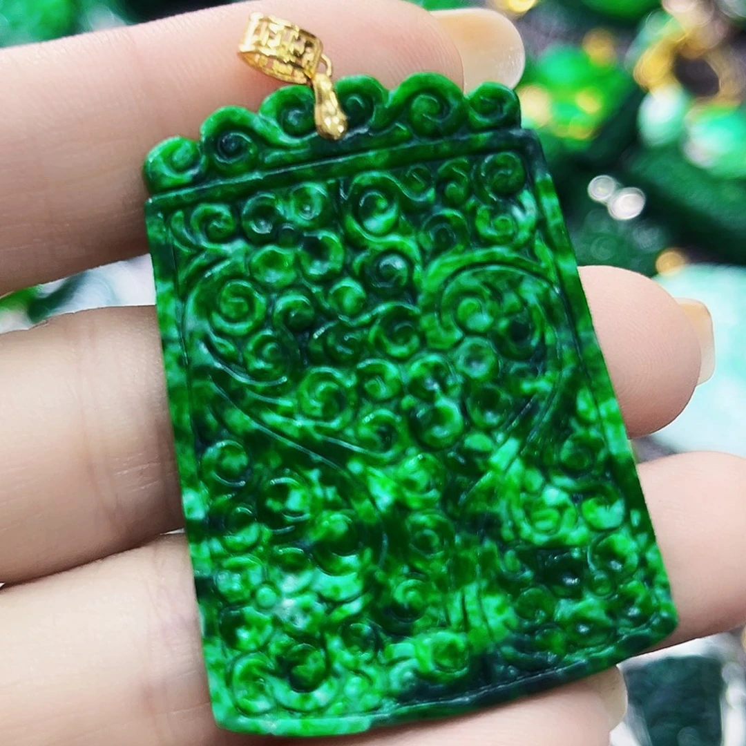 颈饰18K金镶嵌翡翠