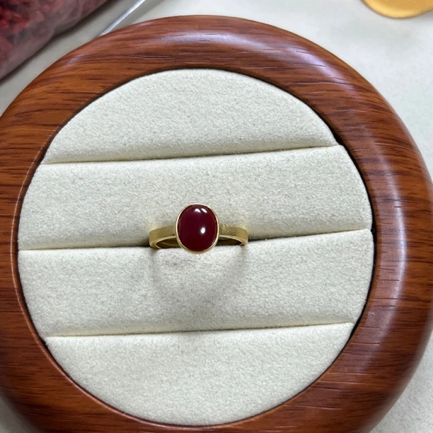 天然阿卡红珊瑚牛血色蛋面戒指