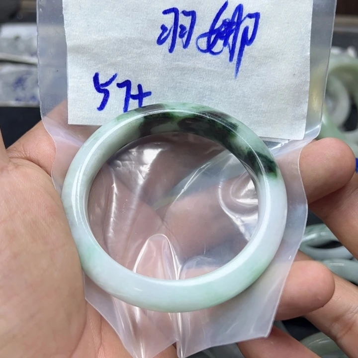 羽***娜未镶嵌定制翡翠翡翠