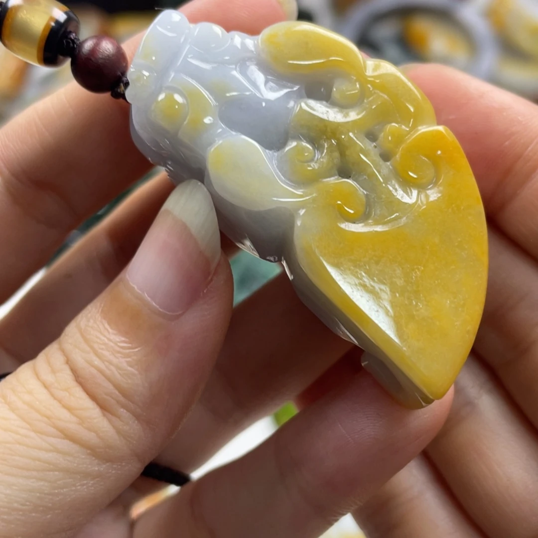 翡翠未镶嵌颈饰牌子