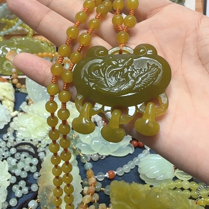 合金蛇纹石玉吊坠
