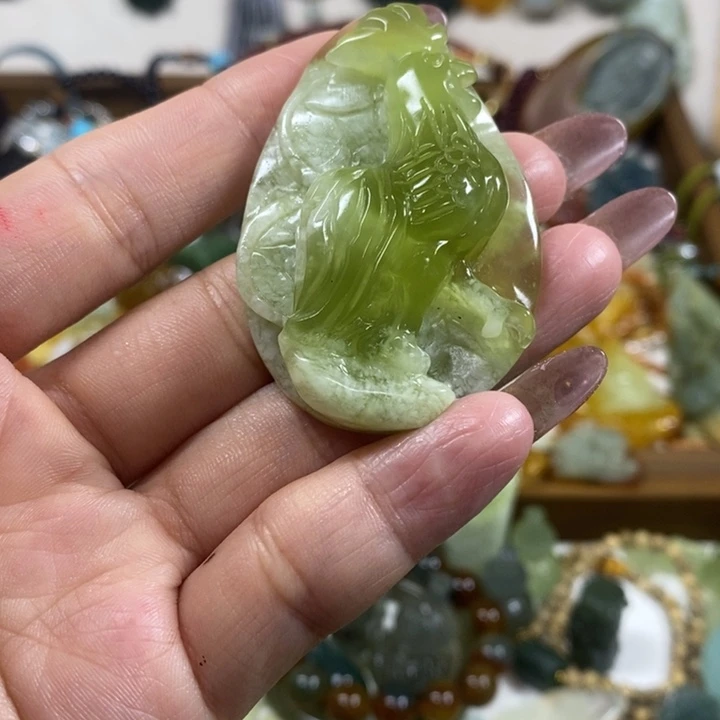 未镶嵌蛇纹石玉吊坠
