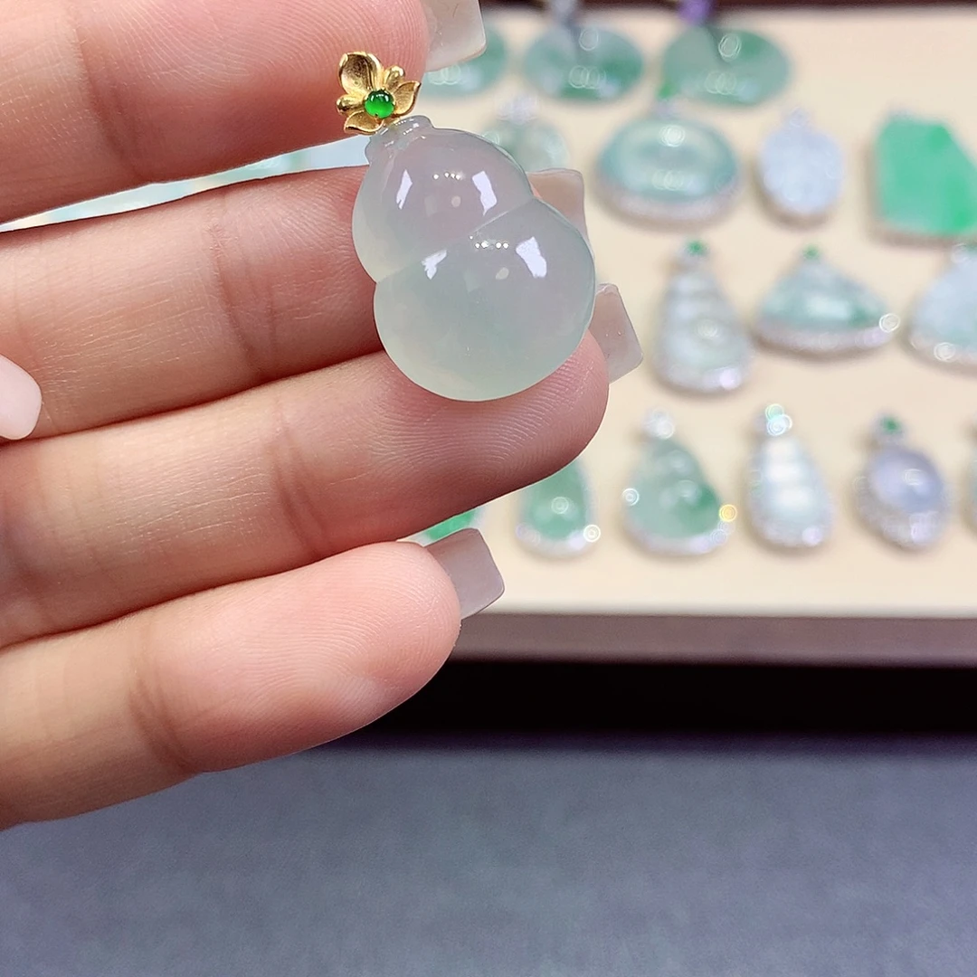 翡翠18K金镶嵌颈饰翡翠