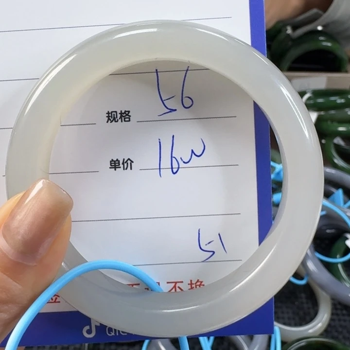 未镶嵌手镯和田玉幸**笑