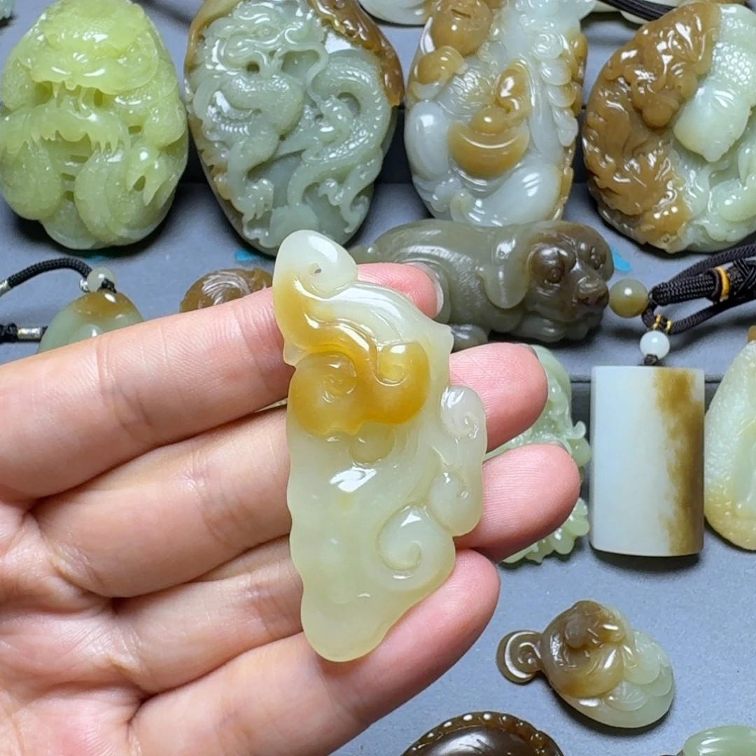颈饰未镶嵌和田玉