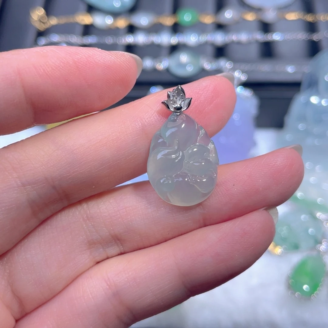 翡翠18K金镶嵌颈饰翡翠