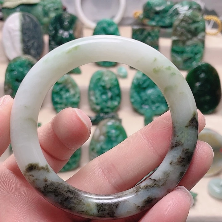 未镶嵌独山玉手镯