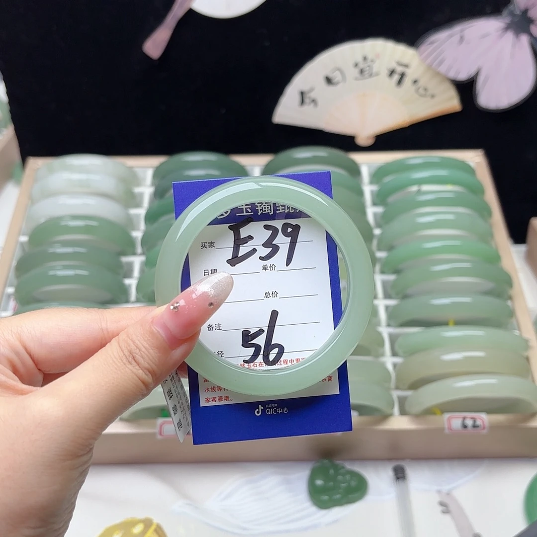 未镶嵌手镯石英质玉