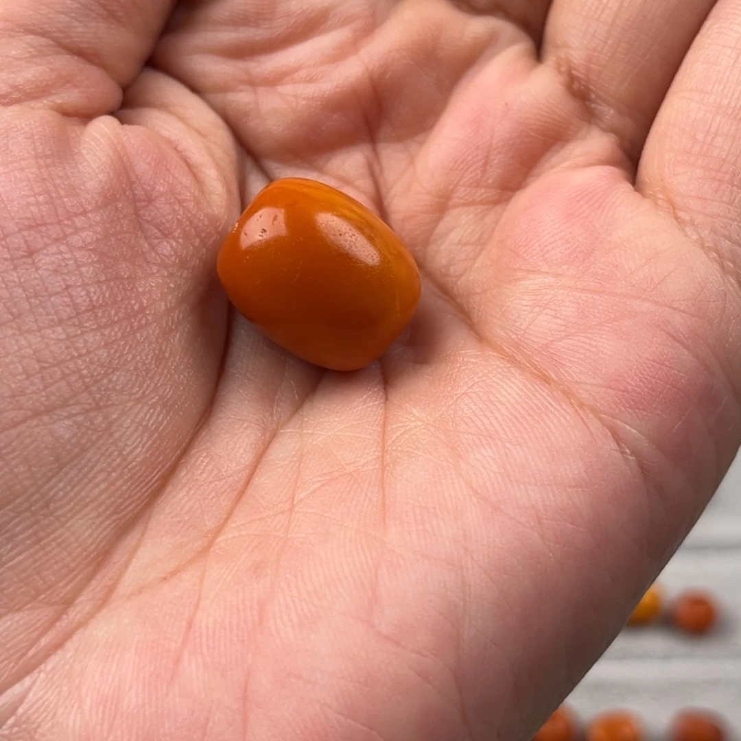 豪***根蜜蜡未镶嵌颈饰老蜜蜡